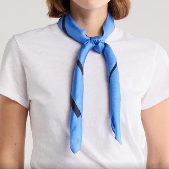 🌹NWT:Kate Spade Blue and Black Scarf - Picture 2 of 8